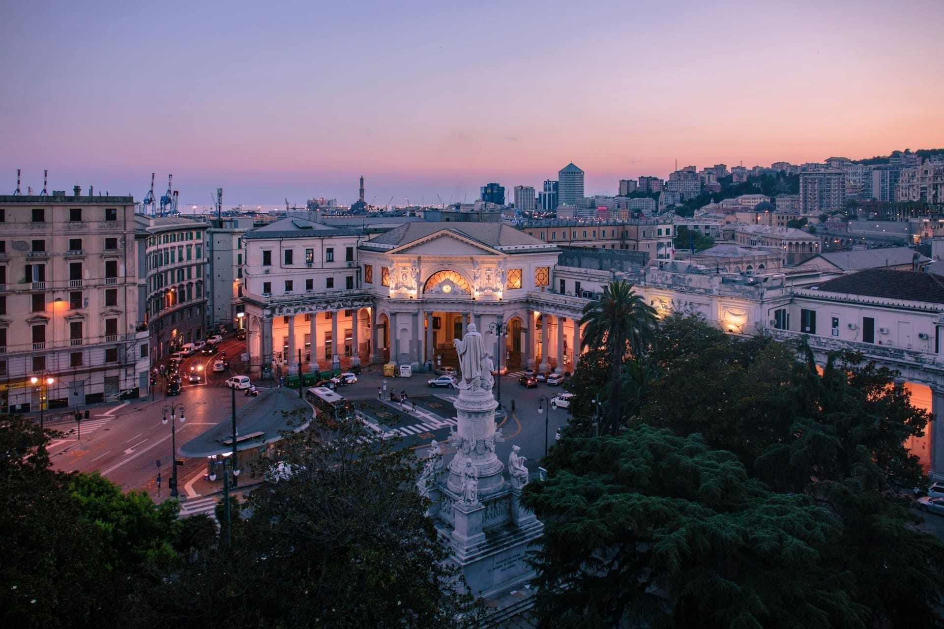 Genova al tramonto, Piazza De Ferrari